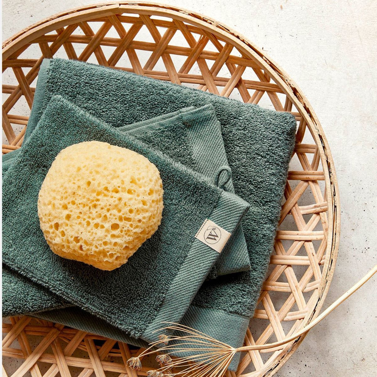 Walra Remade Cotton Handdoek 50 x 100 cm 550 gram Donker Groen