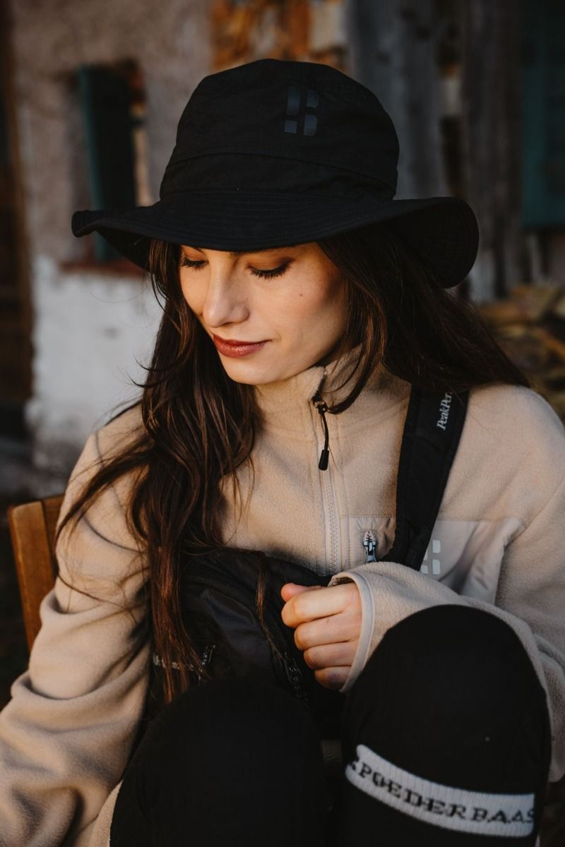 Poederbaas Bucket Hat Zwart